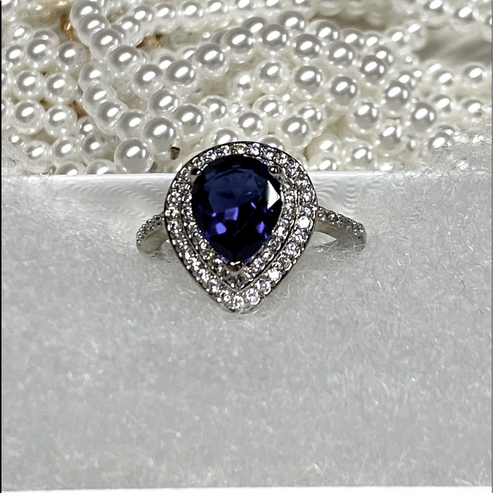 Blue sapphire ring
